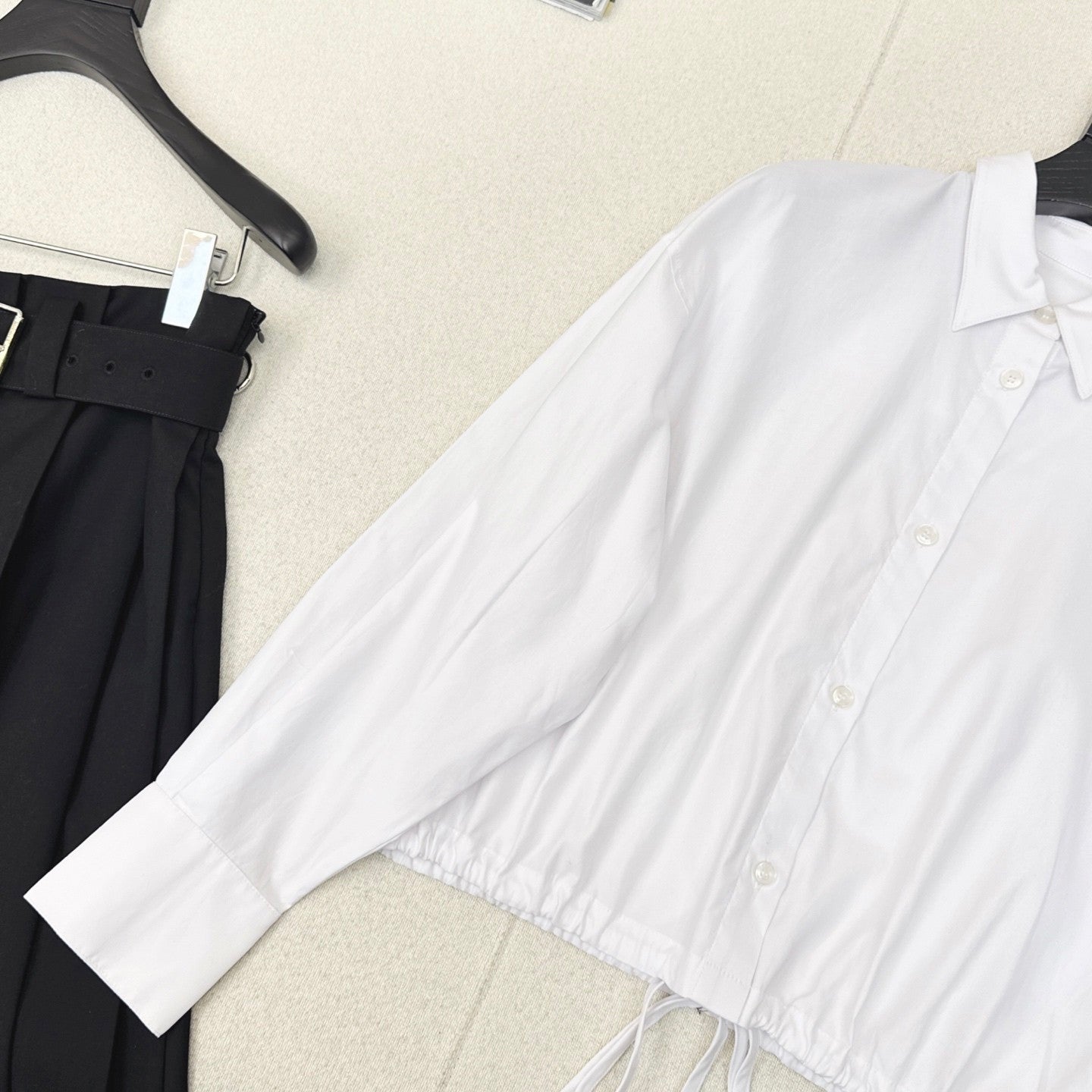 Drawstring cropped shirt with a sense of high - end luxury