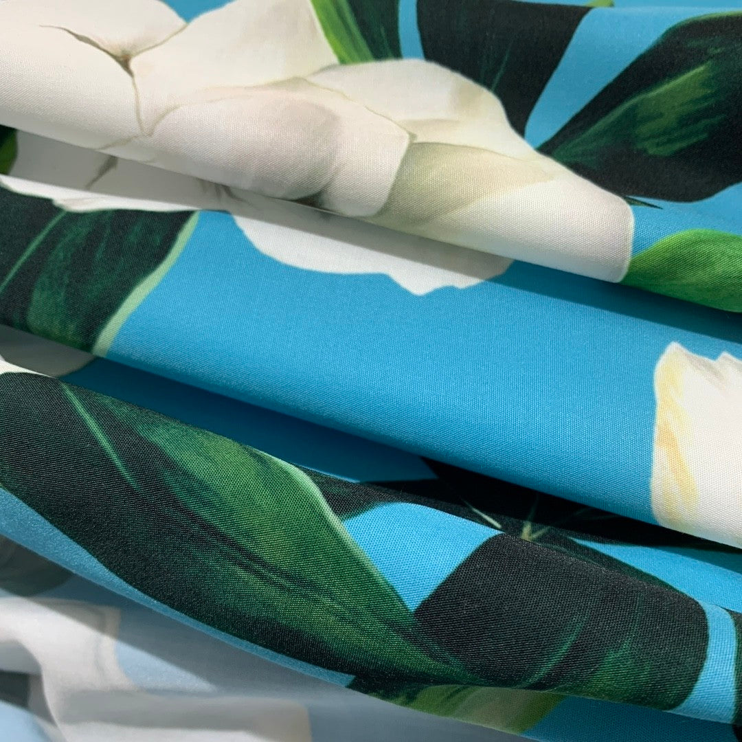 Short - sleeved dress with floral prints, single - breasted placket, and convertible collar