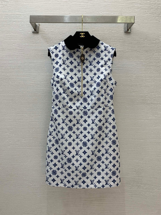 Sleeveless dress with letter logo prints, half - zippered front placket, and contrast - colored convertible collar