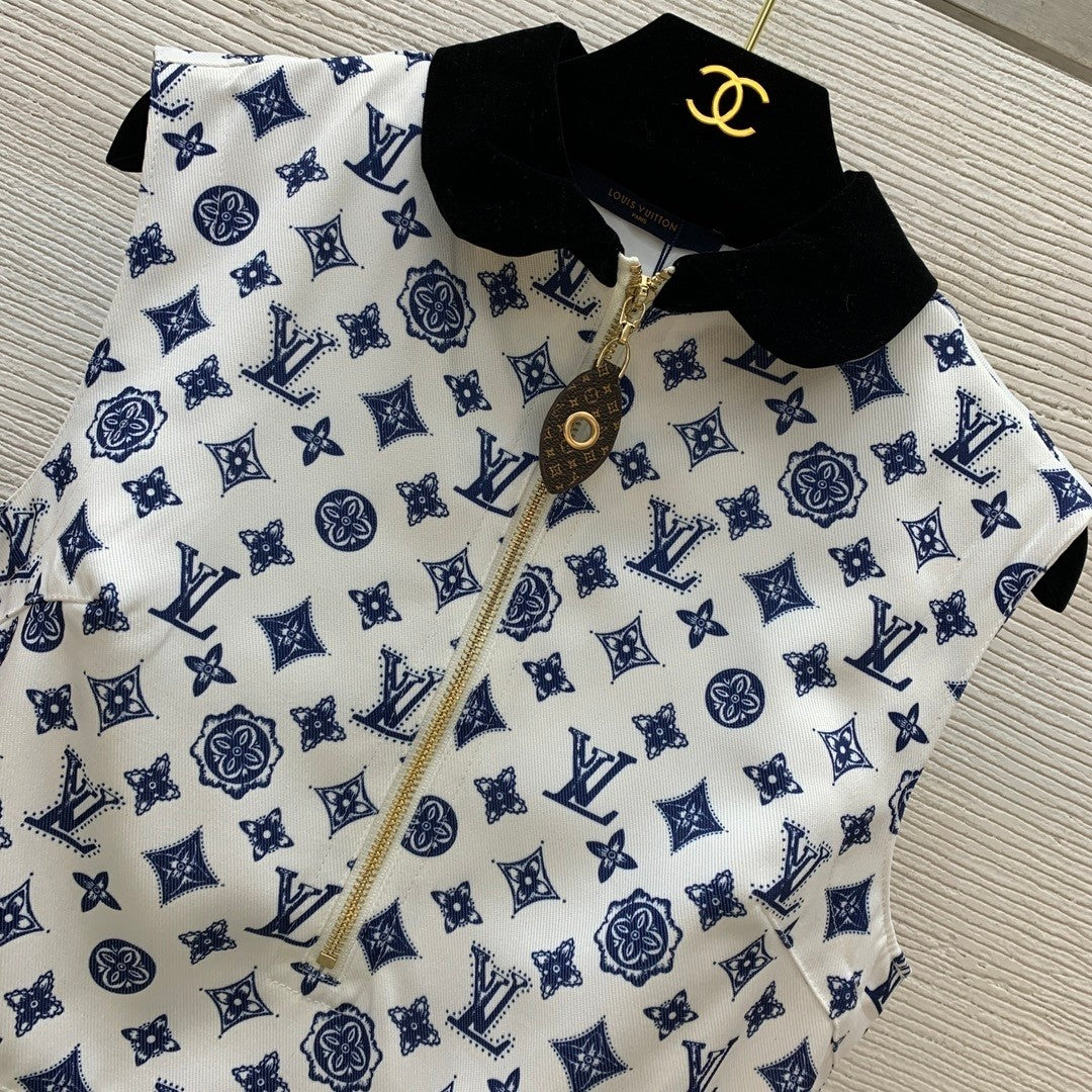 Sleeveless dress with letter logo prints, half - zippered front placket, and contrast - colored convertible collar