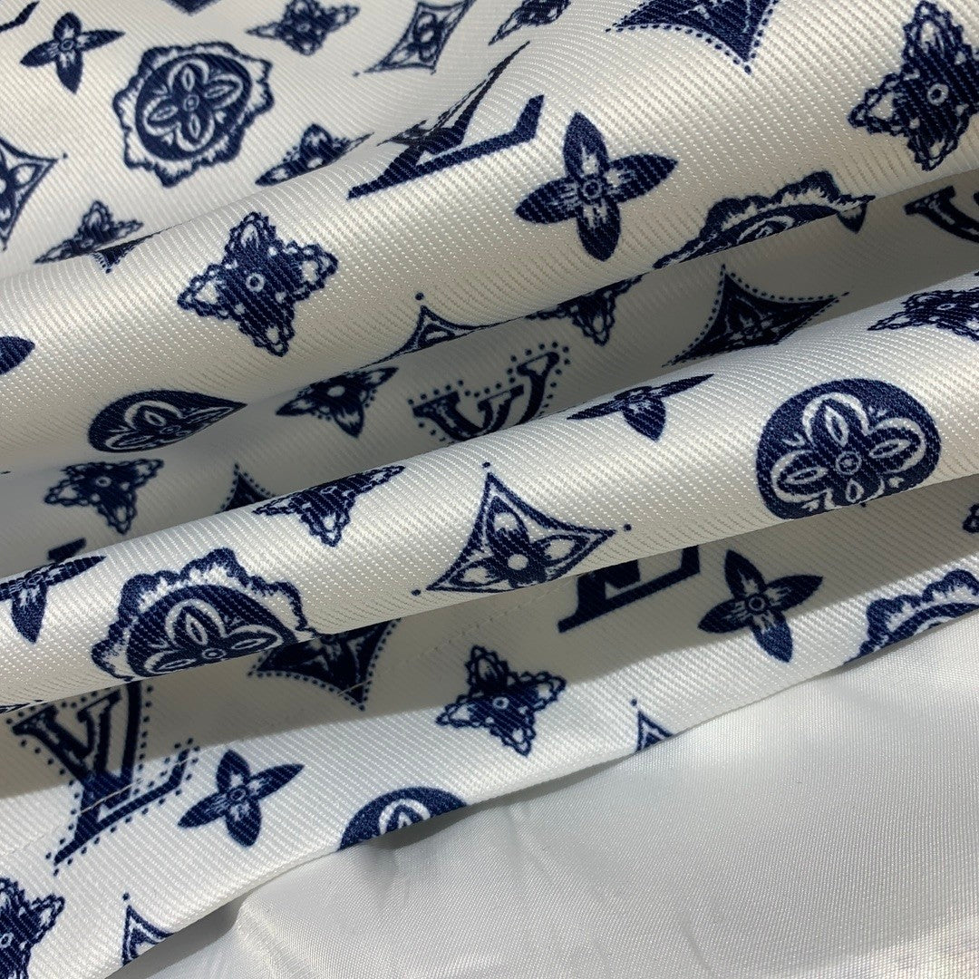 Sleeveless dress with letter logo prints, half - zippered front placket, and contrast - colored convertible collar