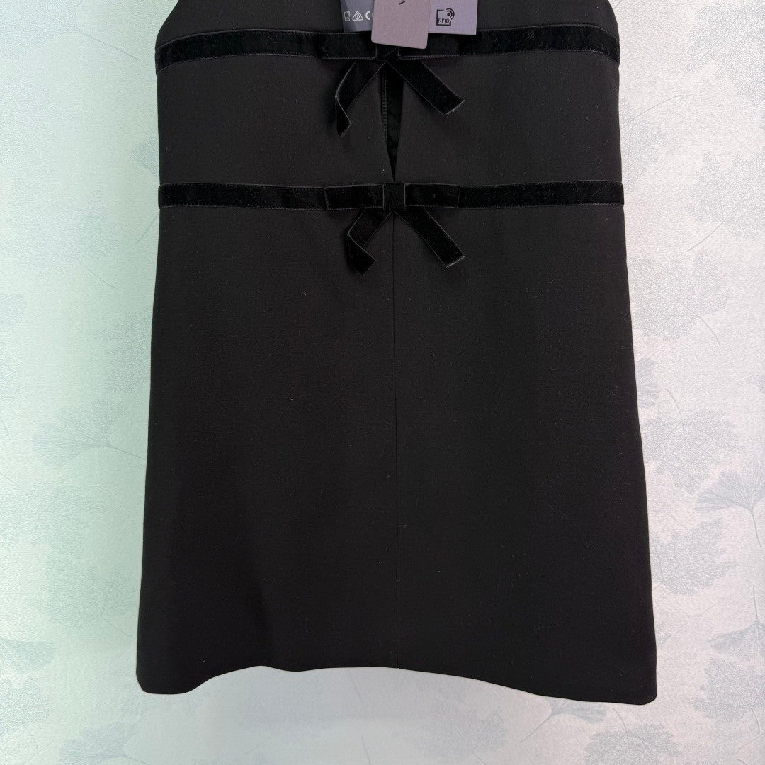 Sleeveless dress with bow - knot