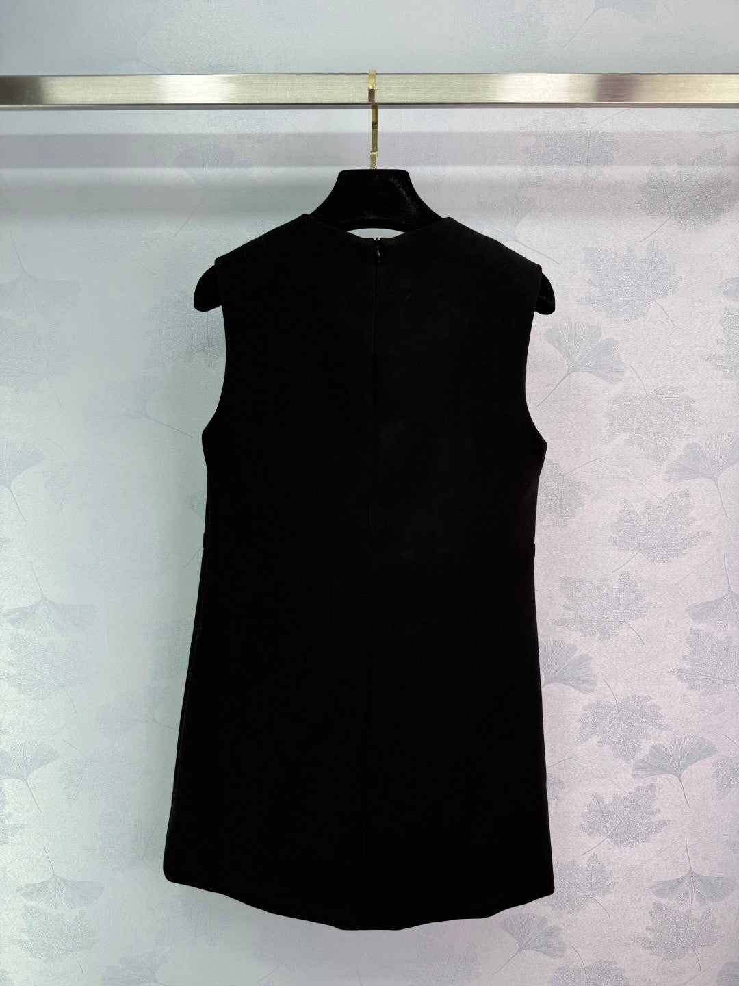 Sleeveless dress with bow - knot