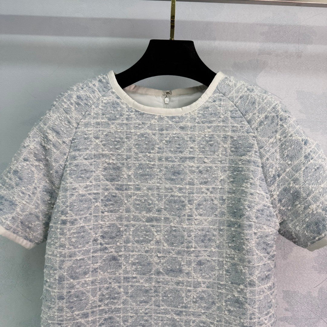 Short - sleeved tweed dress in the style of Chanel