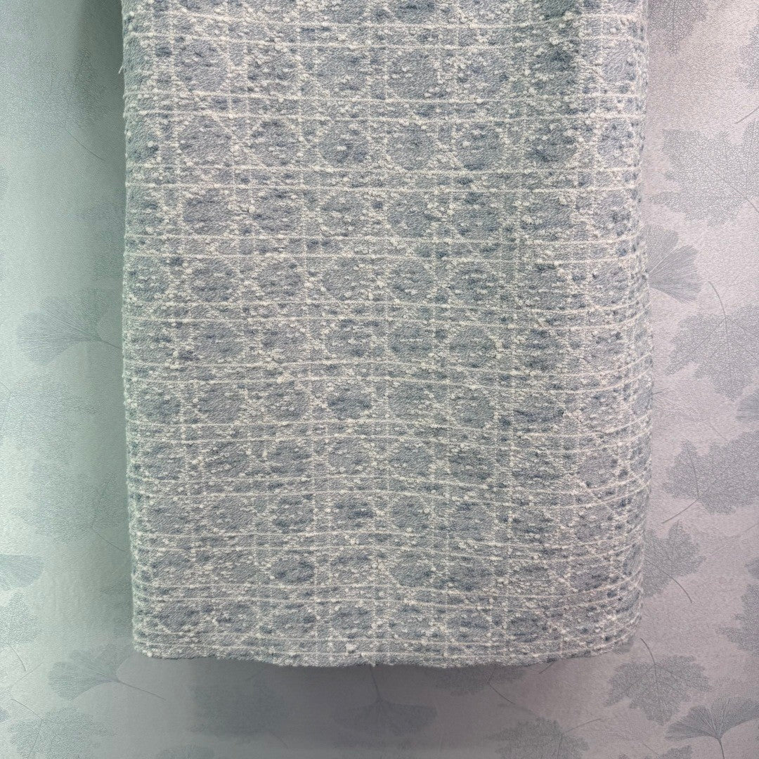 Short - sleeved tweed dress in the style of Chanel