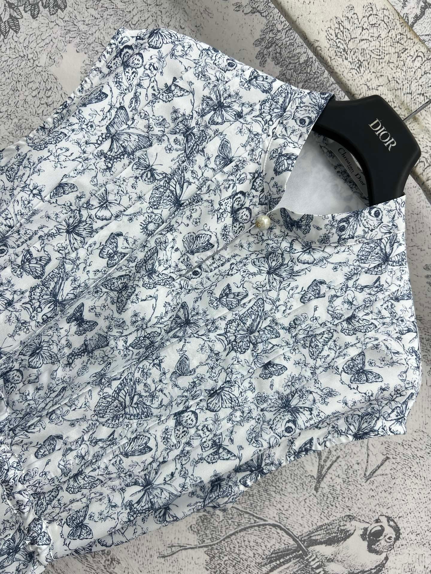 Butterfly and flower printed stand-up collar sleeveless dress