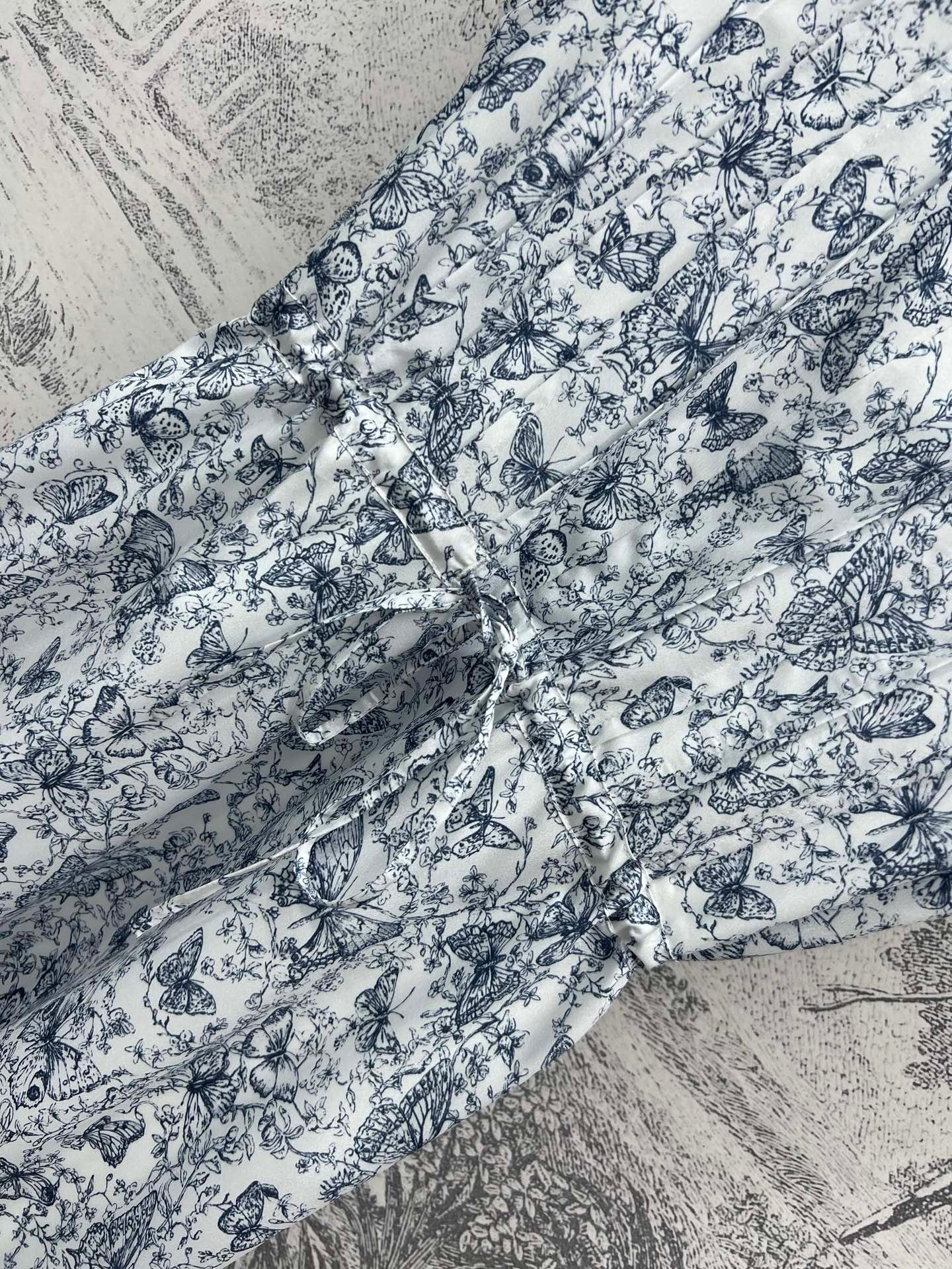 Butterfly and flower printed stand-up collar sleeveless dress