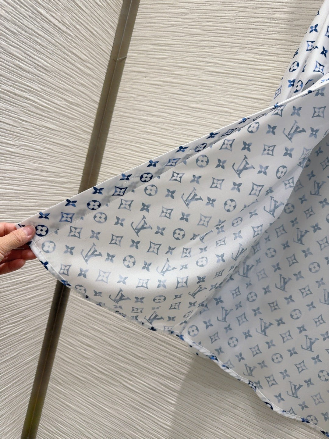 Long - sleeved Printed Logo Shirt