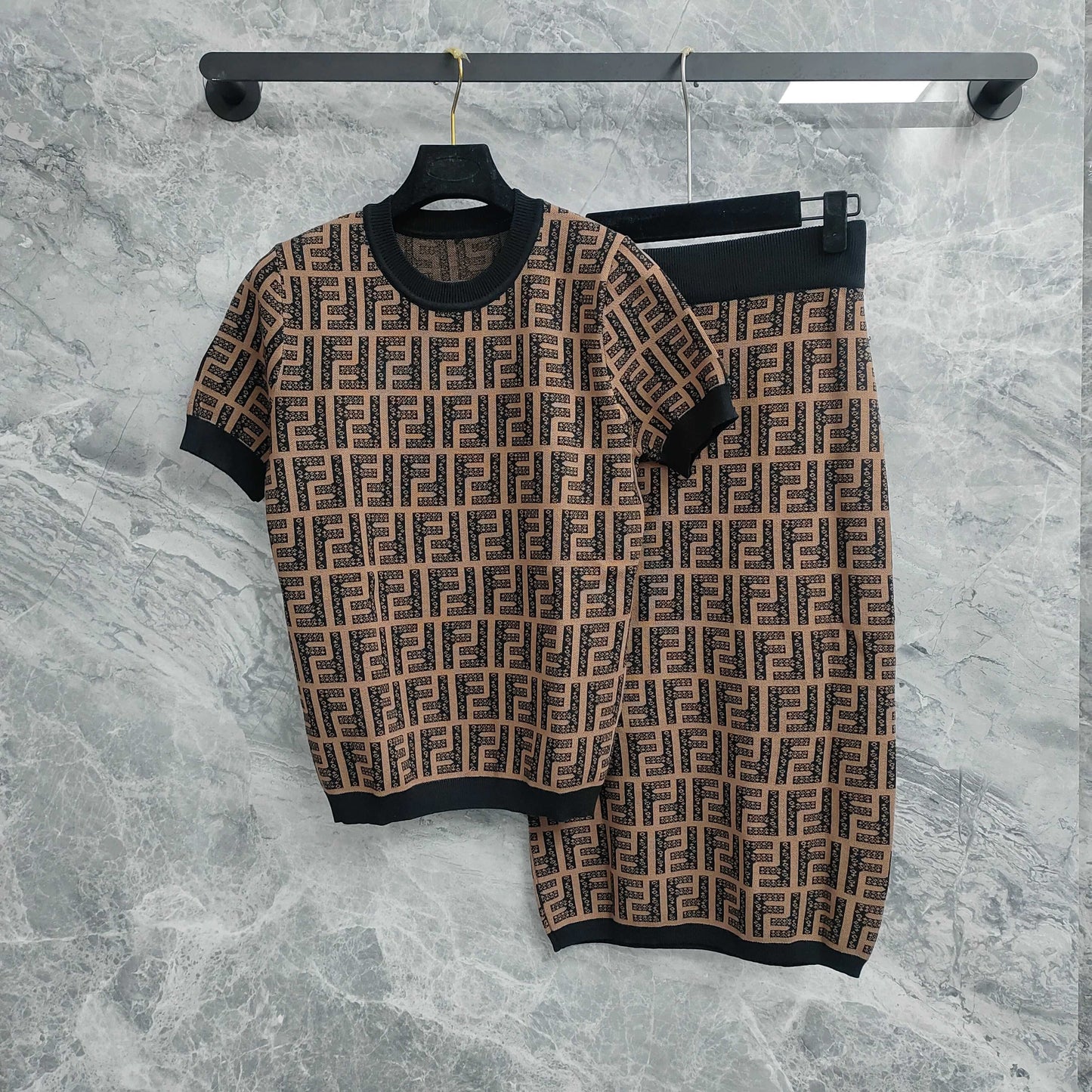 Short - sleeved T - shirt with Interwoven Brown and Black Classic Double - F Pattern