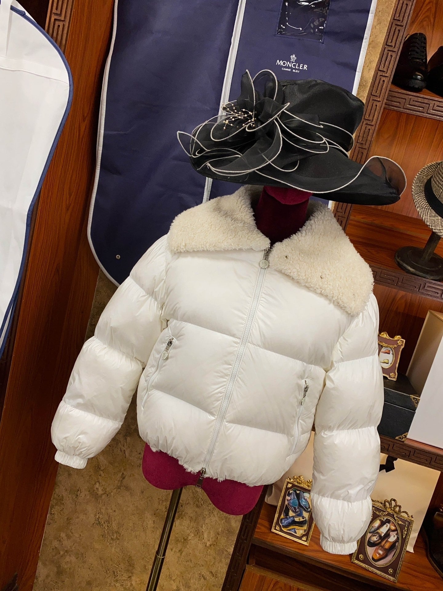 White Short - length Reversible Women's Down Jacket with Fur Collar