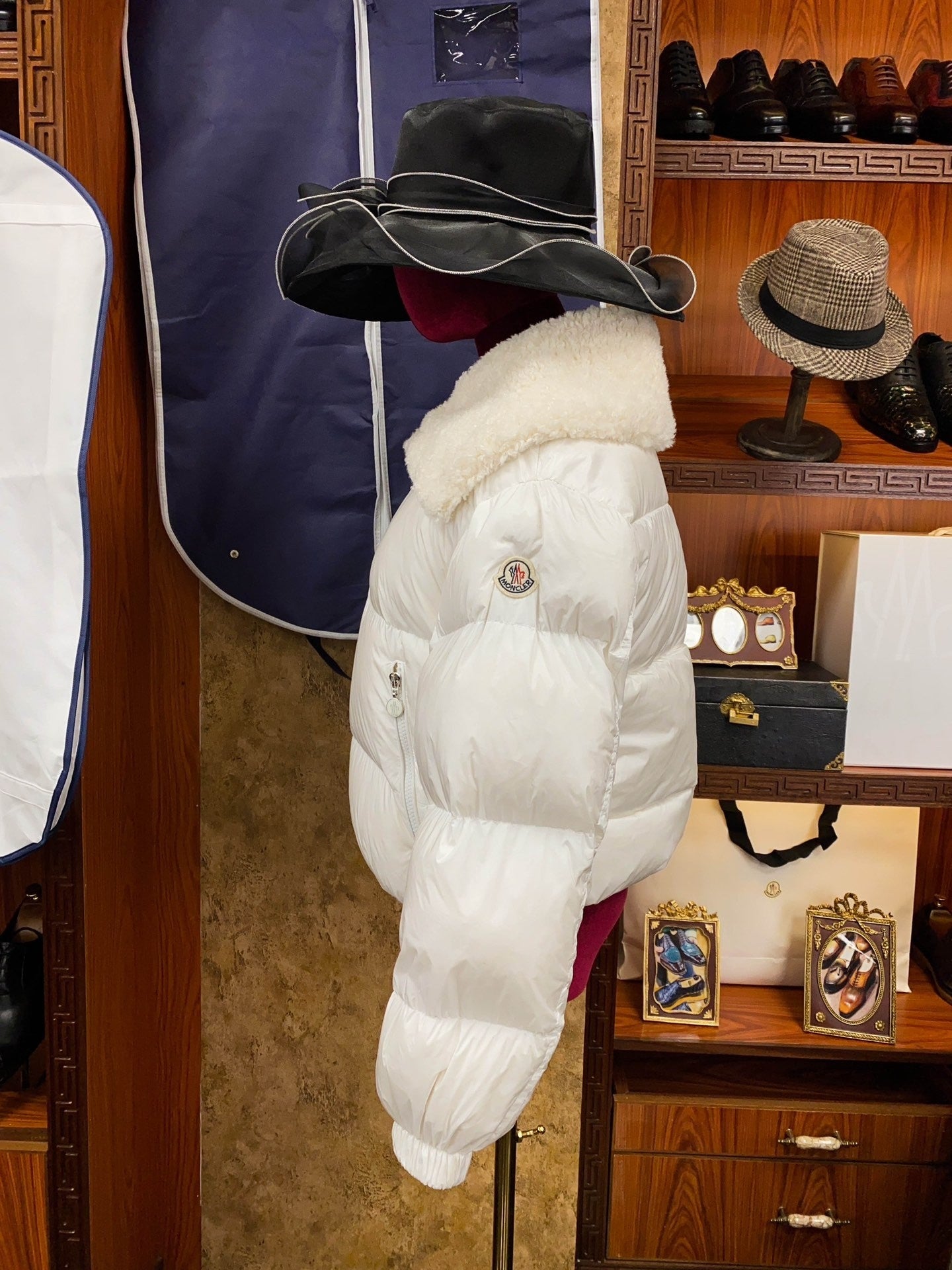 White Short - length Reversible Women's Down Jacket with Fur Collar