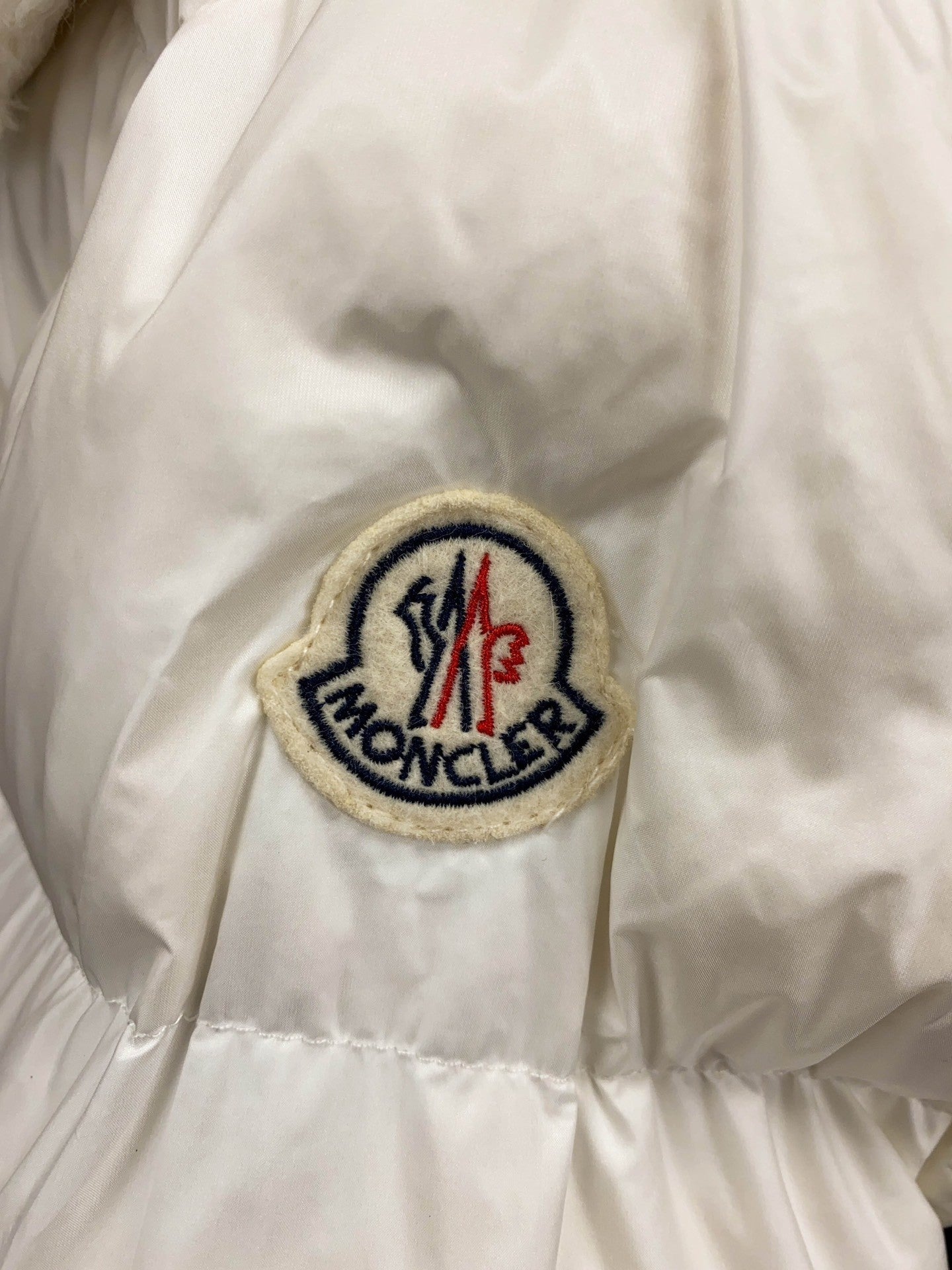 White Short - length Reversible Women's Down Jacket with Fur Collar