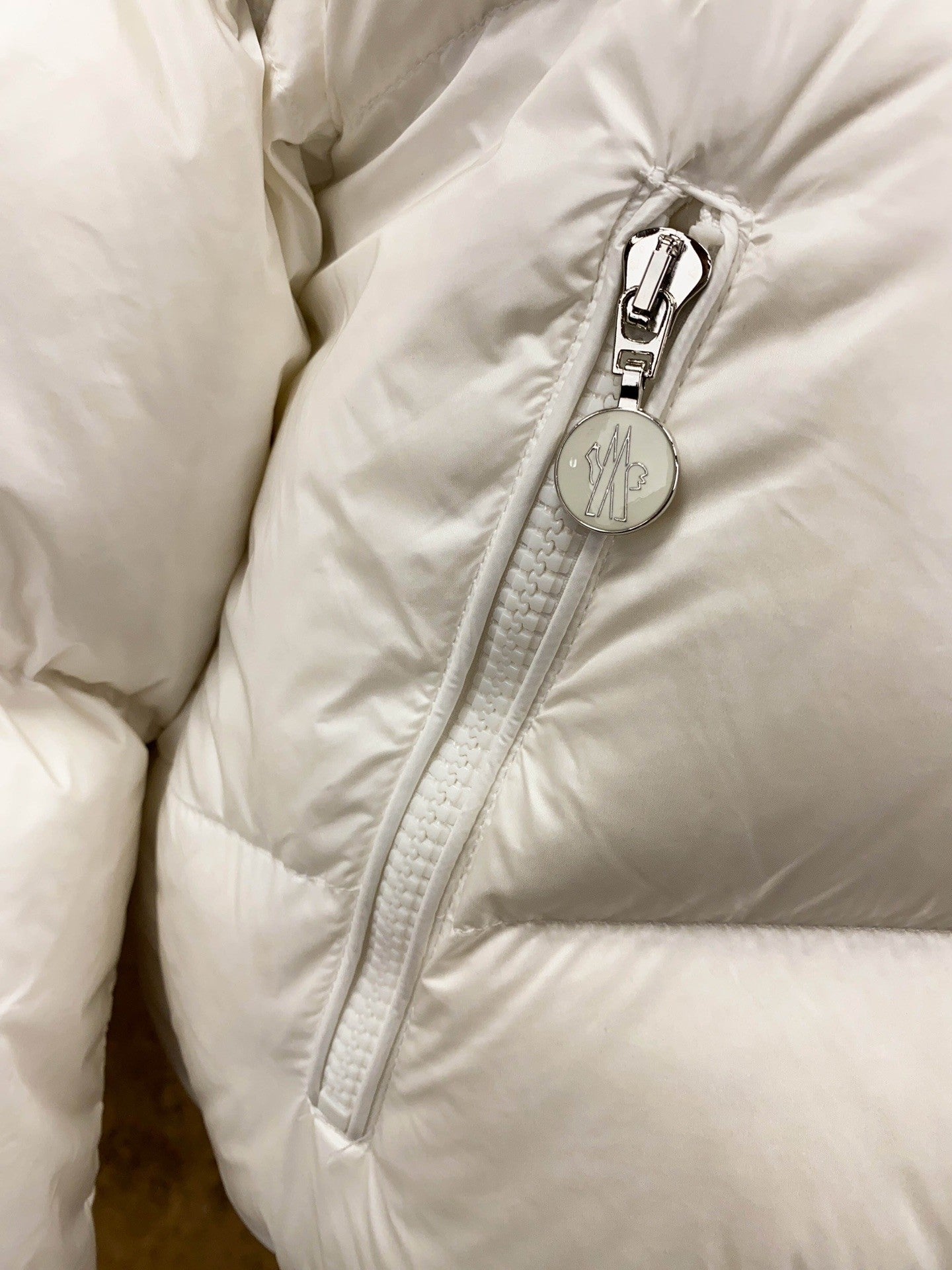 White Short - length Reversible Women's Down Jacket with Fur Collar