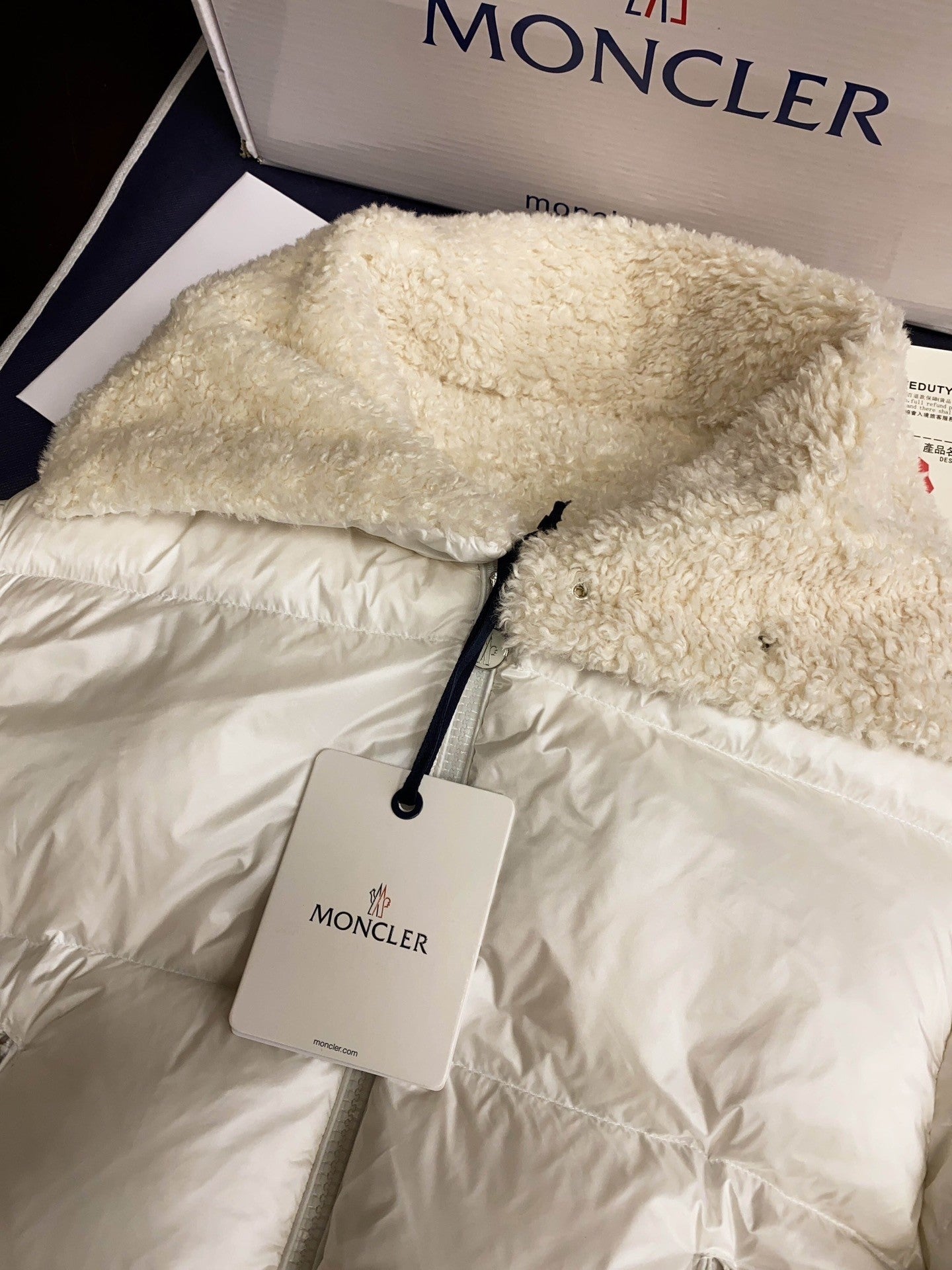 White Short - length Reversible Women's Down Jacket with Fur Collar