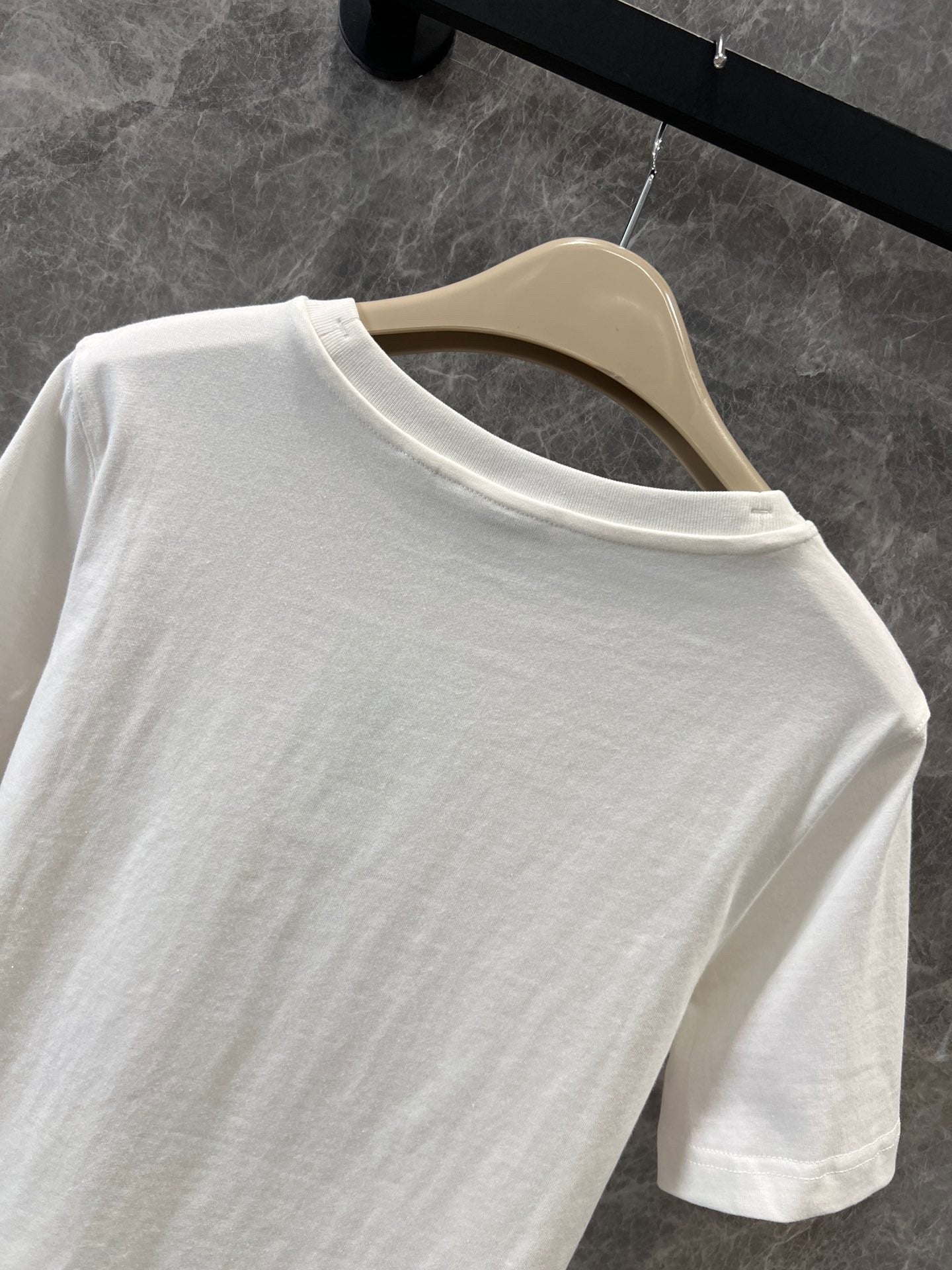 Round-neck Short-sleeved T-shirt with Knight and War Horse Embroidery