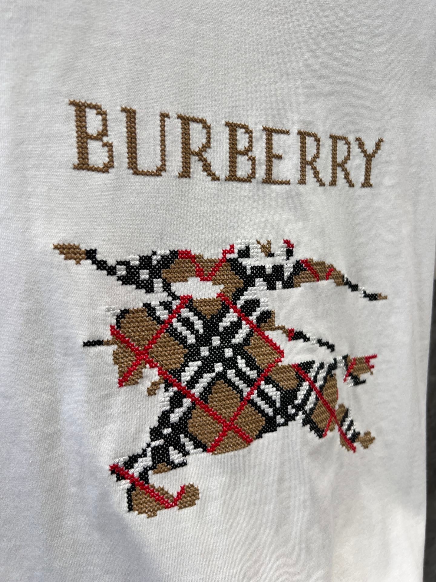 Round-neck Short-sleeved T-shirt with Knight and War Horse Embroidery