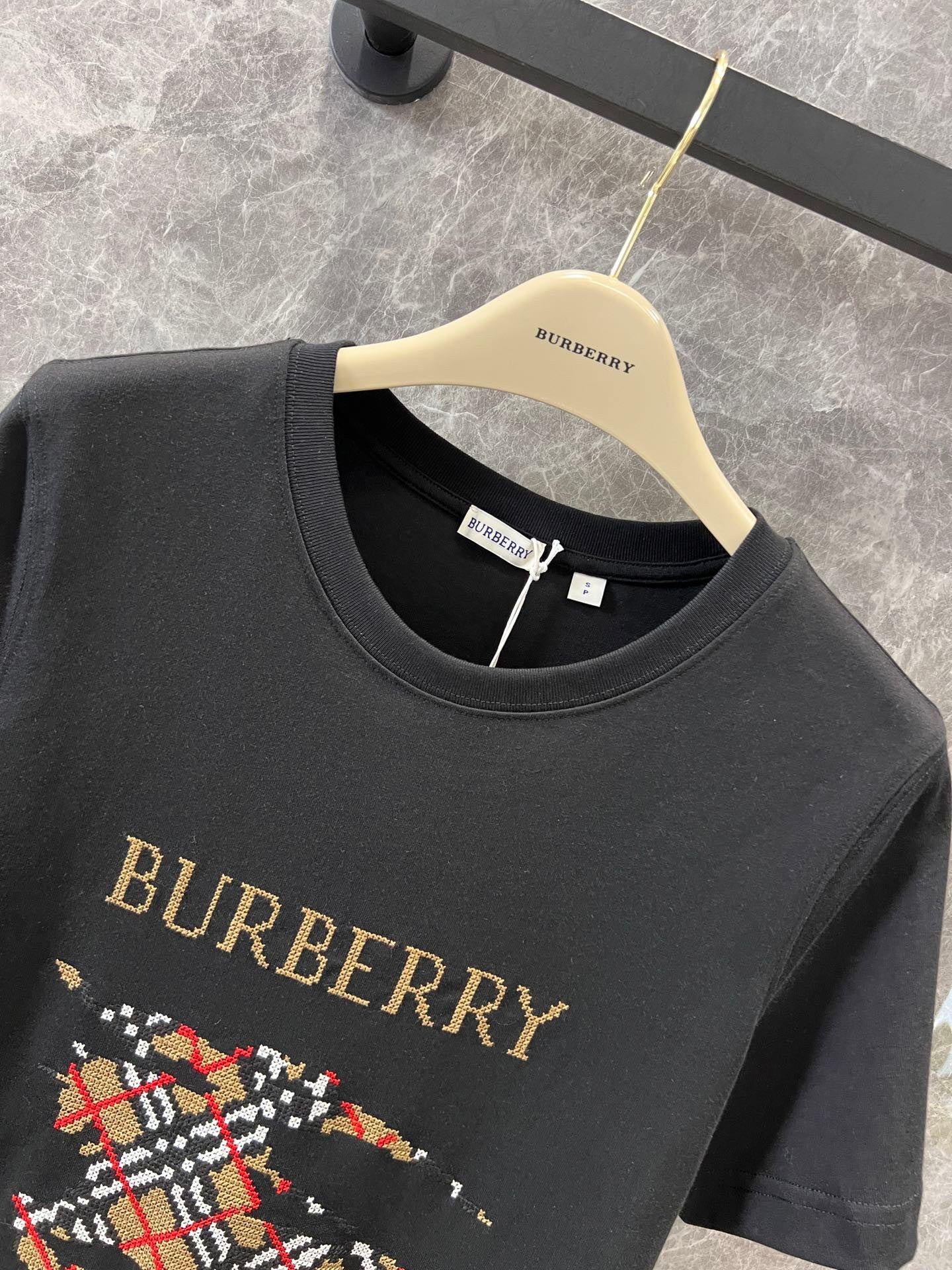 Round-neck Short-sleeved T-shirt with Knight and War Horse Embroidery