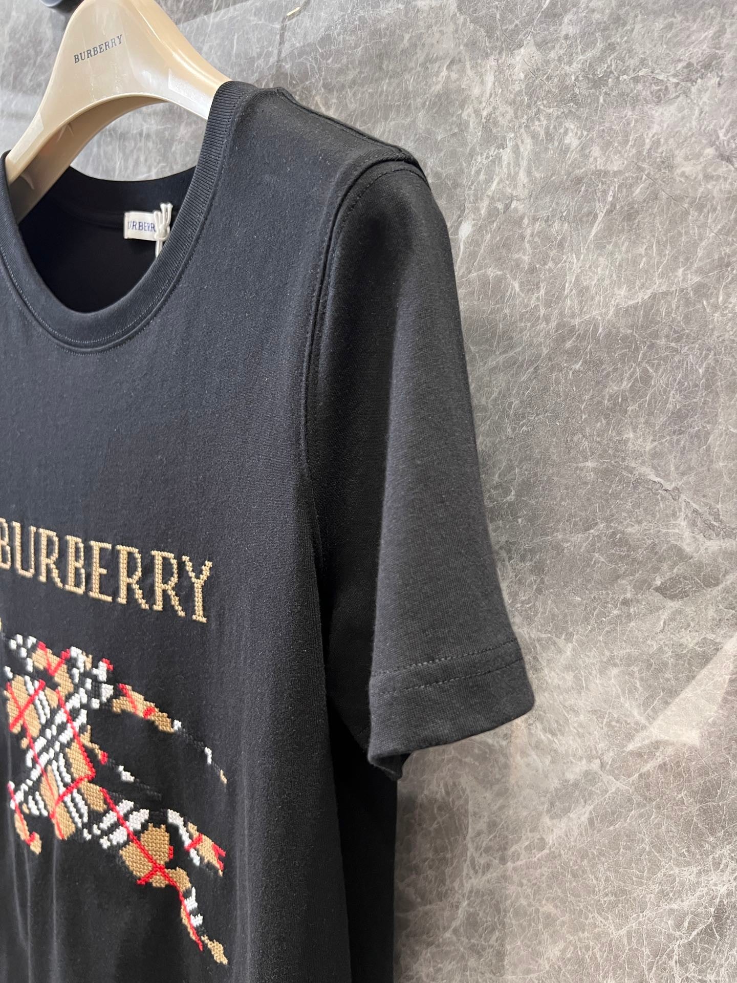 Round-neck Short-sleeved T-shirt with Knight and War Horse Embroidery