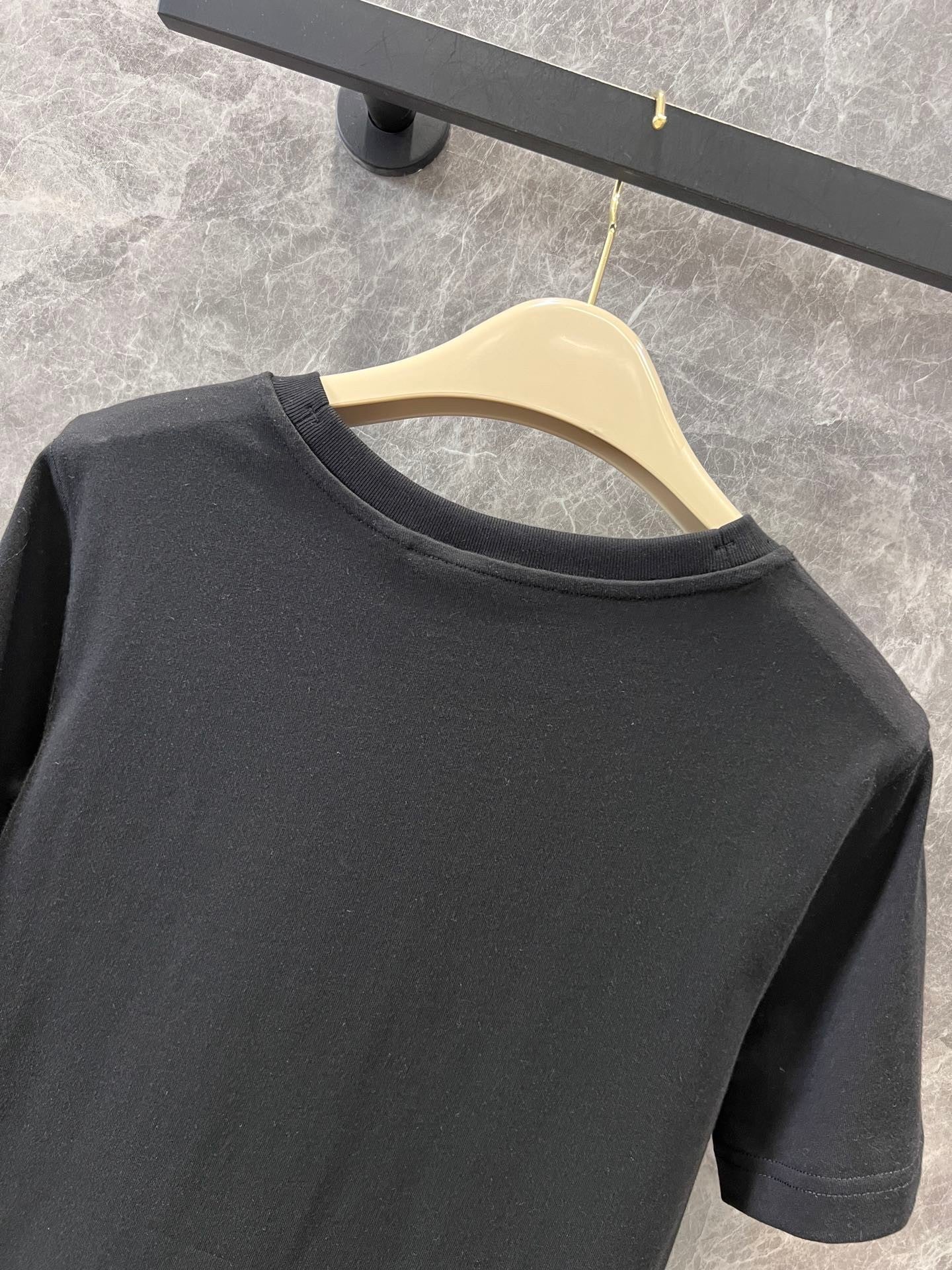 Round-neck Short-sleeved T-shirt with Knight and War Horse Embroidery