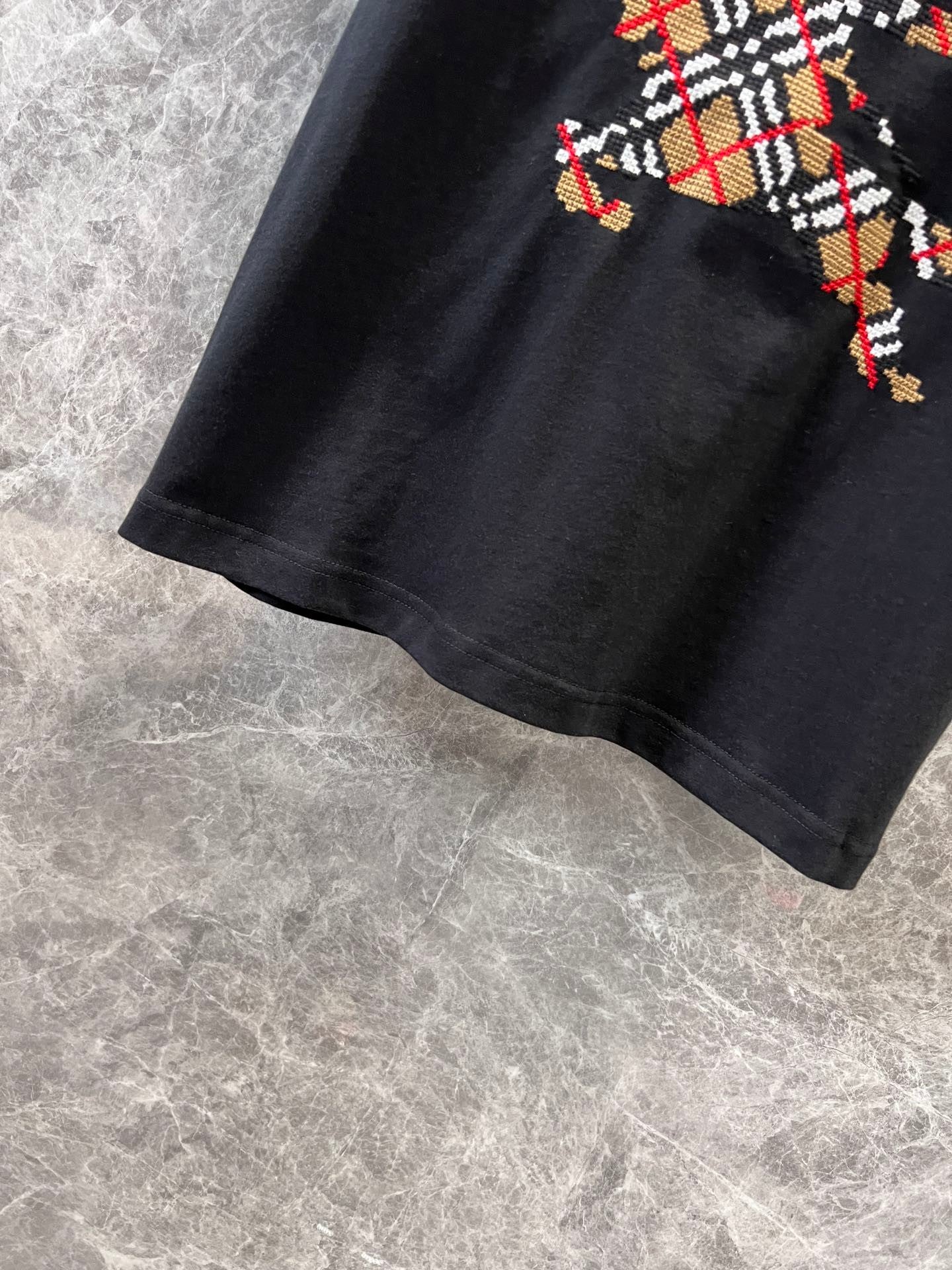 Round-neck Short-sleeved T-shirt with Knight and War Horse Embroidery