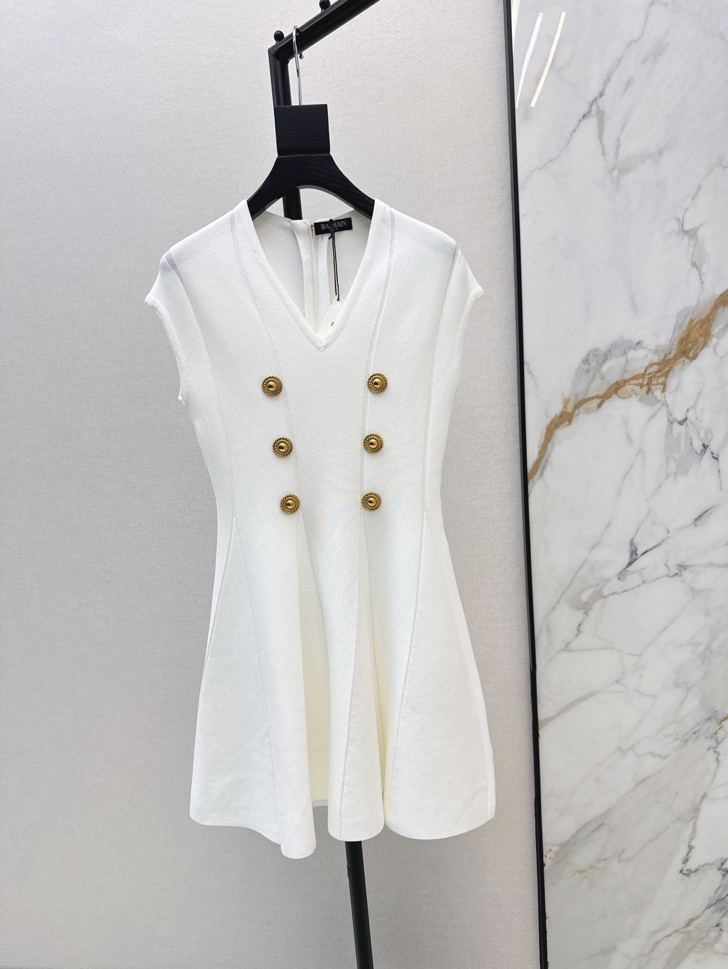 White Sleeveless V - neck Dress