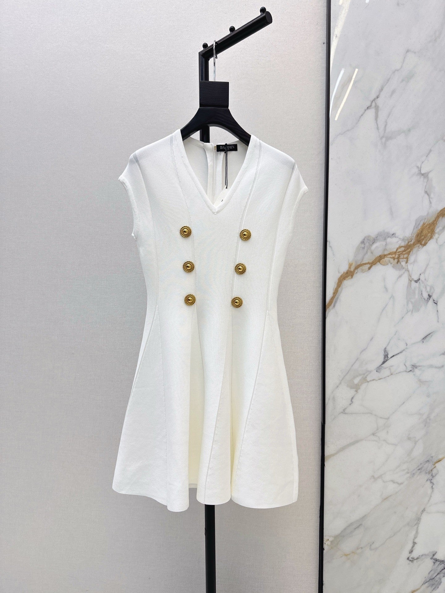 White Sleeveless V - neck Dress