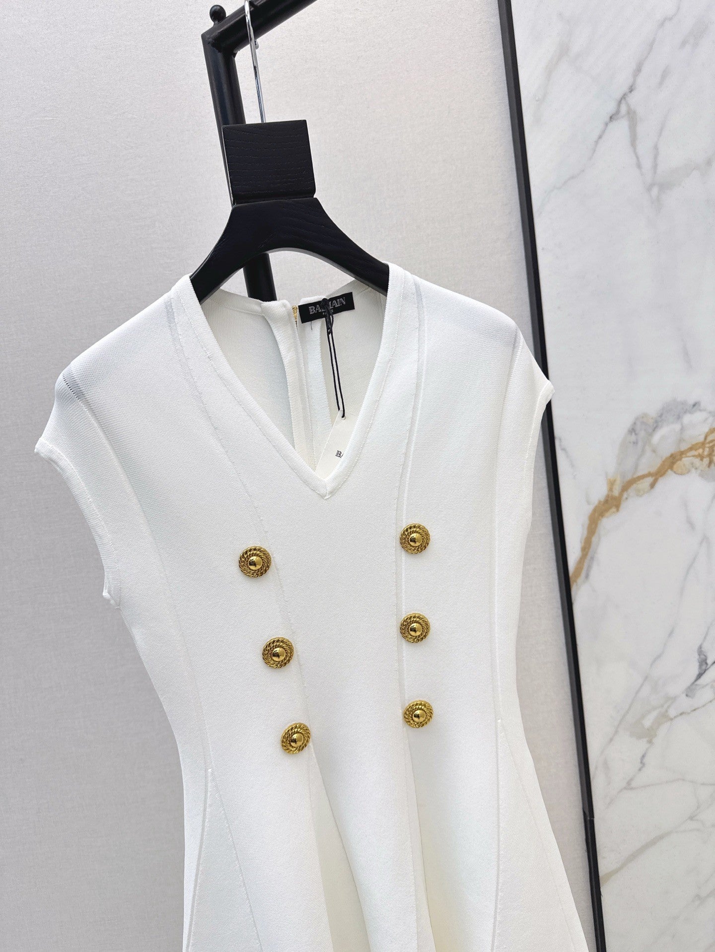 White Sleeveless V - neck Dress