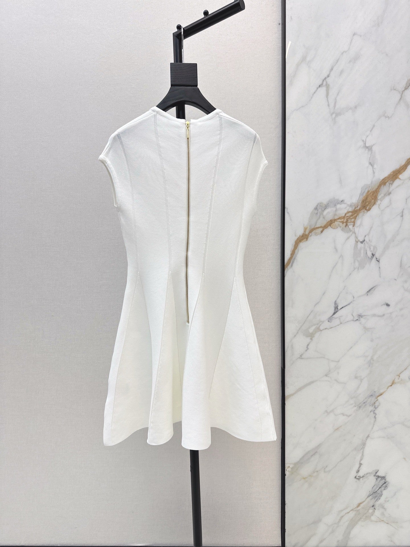 White Sleeveless V - neck Dress